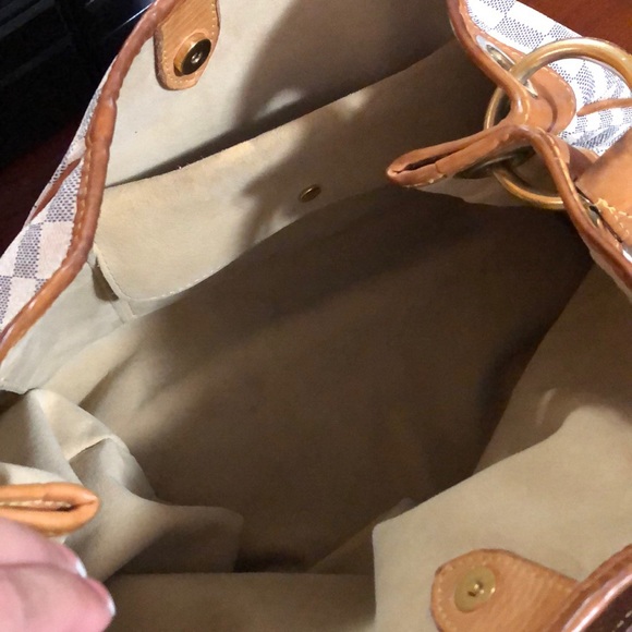 Louis Vuitton Tote - Picture 4 of 8